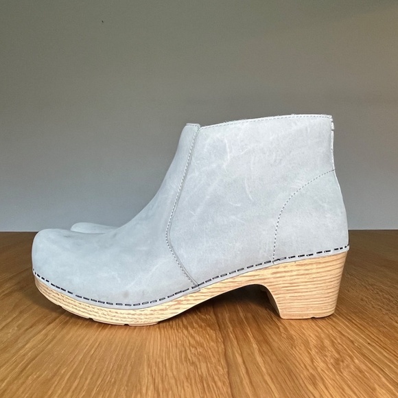 Dansko Maria Boot Light Grey Gray Nubuck Leather US 8.5 EU 39 Womens - Picture 3 of 15